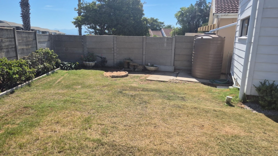 To Let 1 Bedroom Property for Rent in Heiderand Western Cape